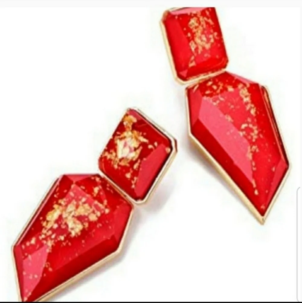 🧚Host Pick - NWT Oversized Red Gold Flake Geometric Gold Drop Earrings